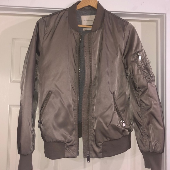 Aritzia Jackets & Blazers - Aritzia bomber jacket